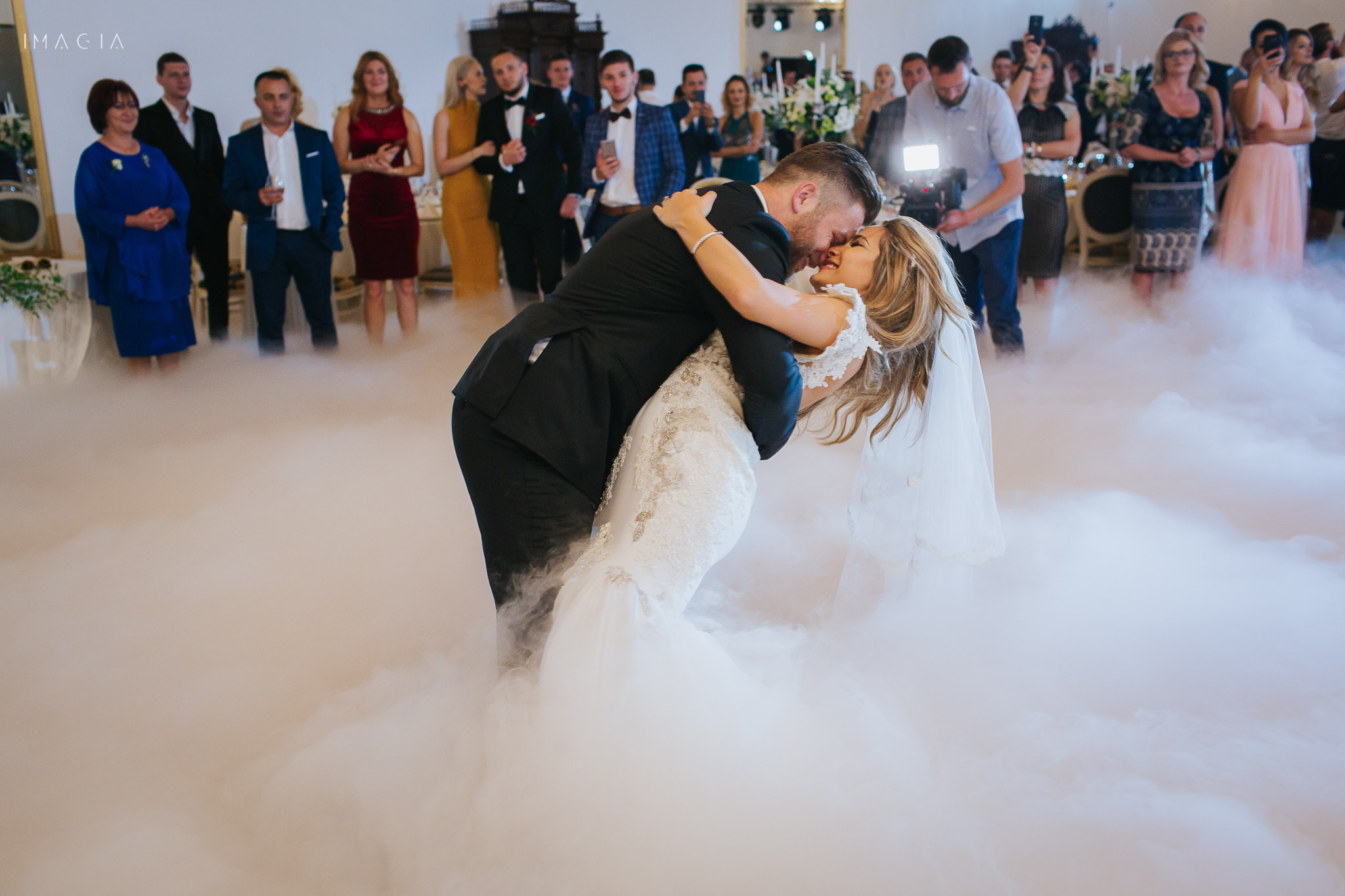 Mirele și mireasa dansează la nuntă la Sun Garden în Cluj-Napoca