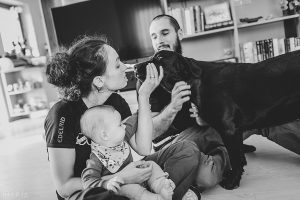 Familie cu câaine la ședința foto în Cluj-Napoca