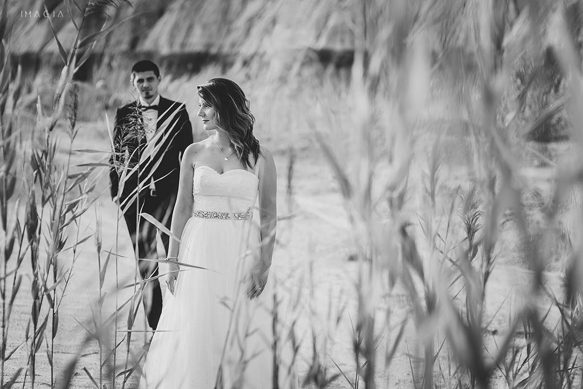 Fotografie de la ședința foto după nuntă de la Laguna Albastră, lângă Cluj-Napoca