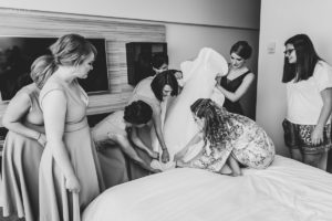 Mireasă și domnișoarele de onoare la o nuntă în București, la Hotel Novotel