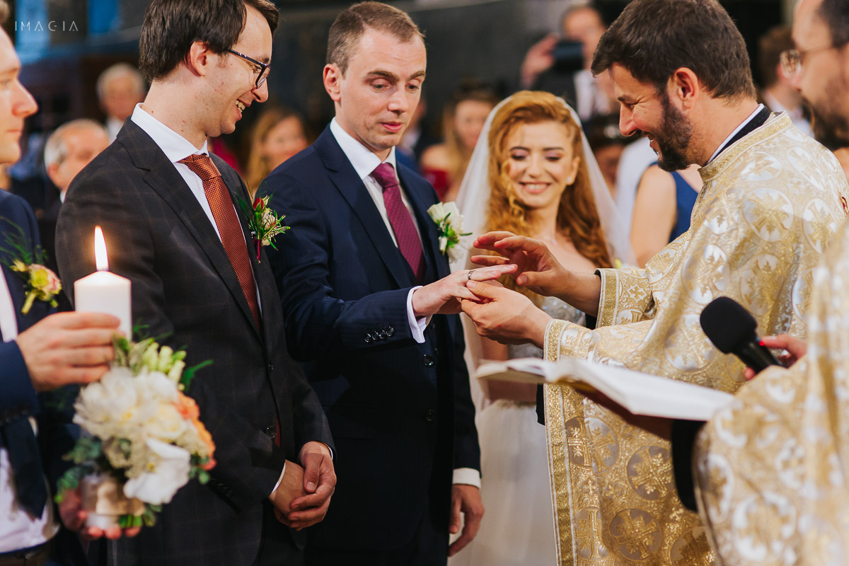 Ceremonie religioasă în cadrul unei nunți în București la Catedrala Sfântul Spiridon Nou
