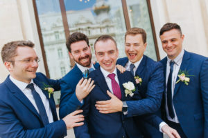 Fotografie cu mire și cavaleri de onoare, la o nuntă în București, fotografiată de imagia.ro