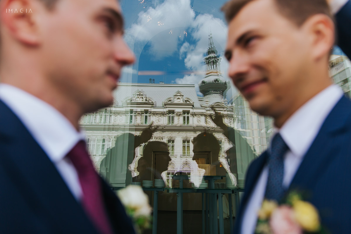 Fotografie cu mire și cavaleri de onoare, la o nuntă în București, fotografiată de imagia.ro